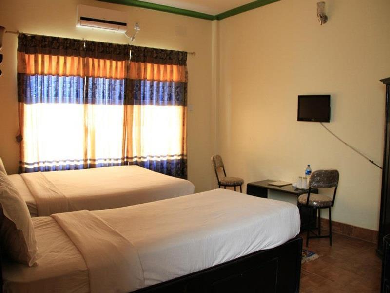 Golden Gate Hotel Pokhara Ngoại thất bức ảnh