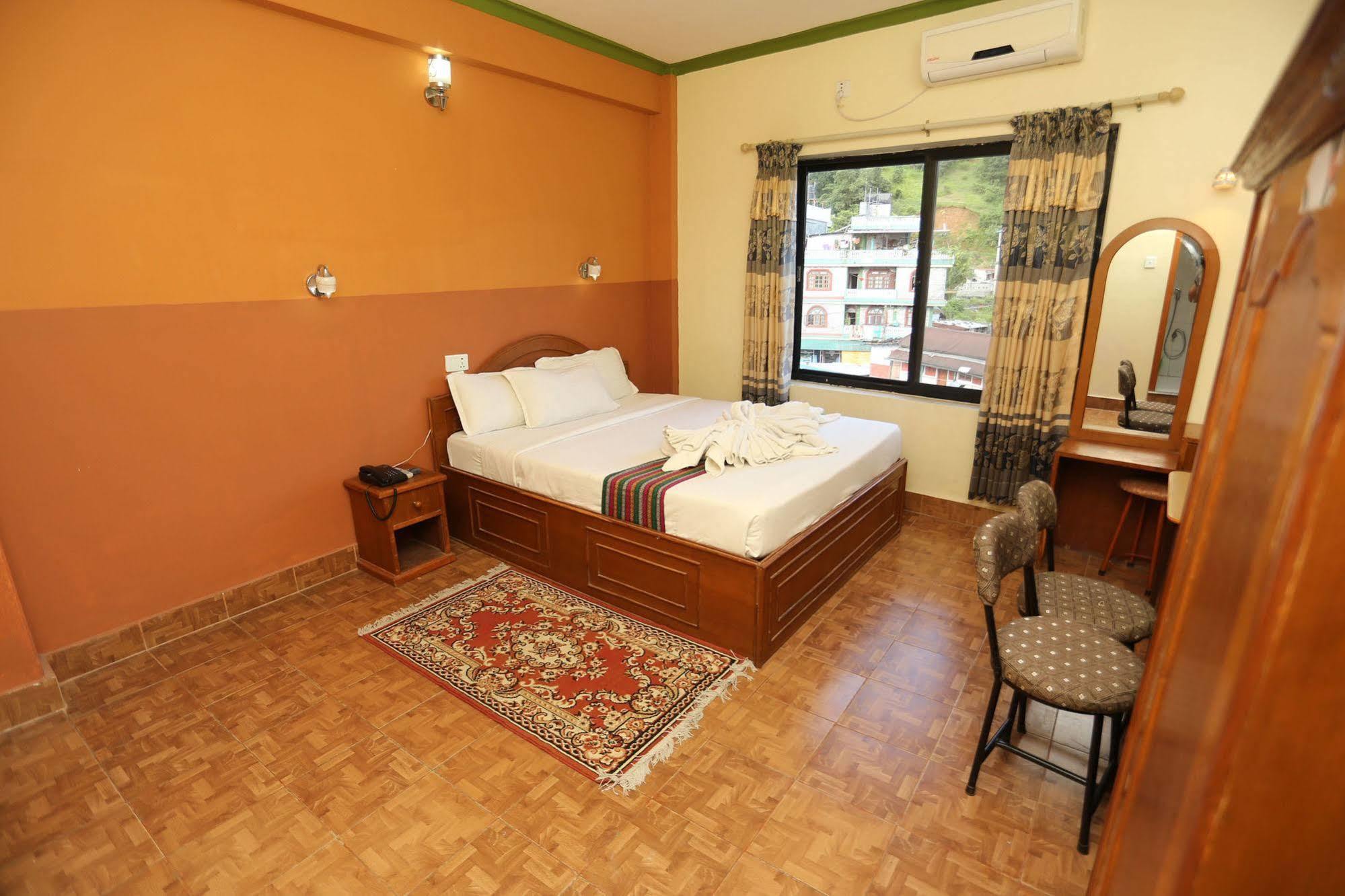 Golden Gate Hotel Pokhara Ngoại thất bức ảnh