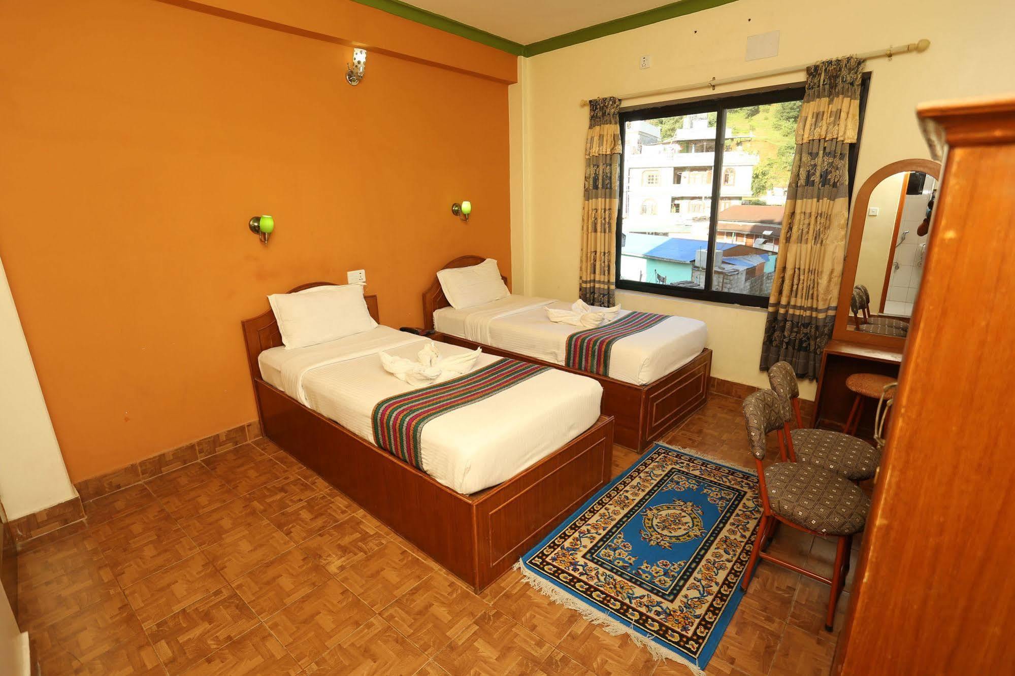 Golden Gate Hotel Pokhara Ngoại thất bức ảnh
