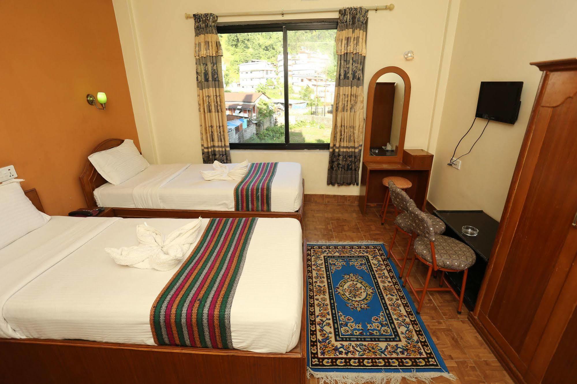 Golden Gate Hotel Pokhara Ngoại thất bức ảnh