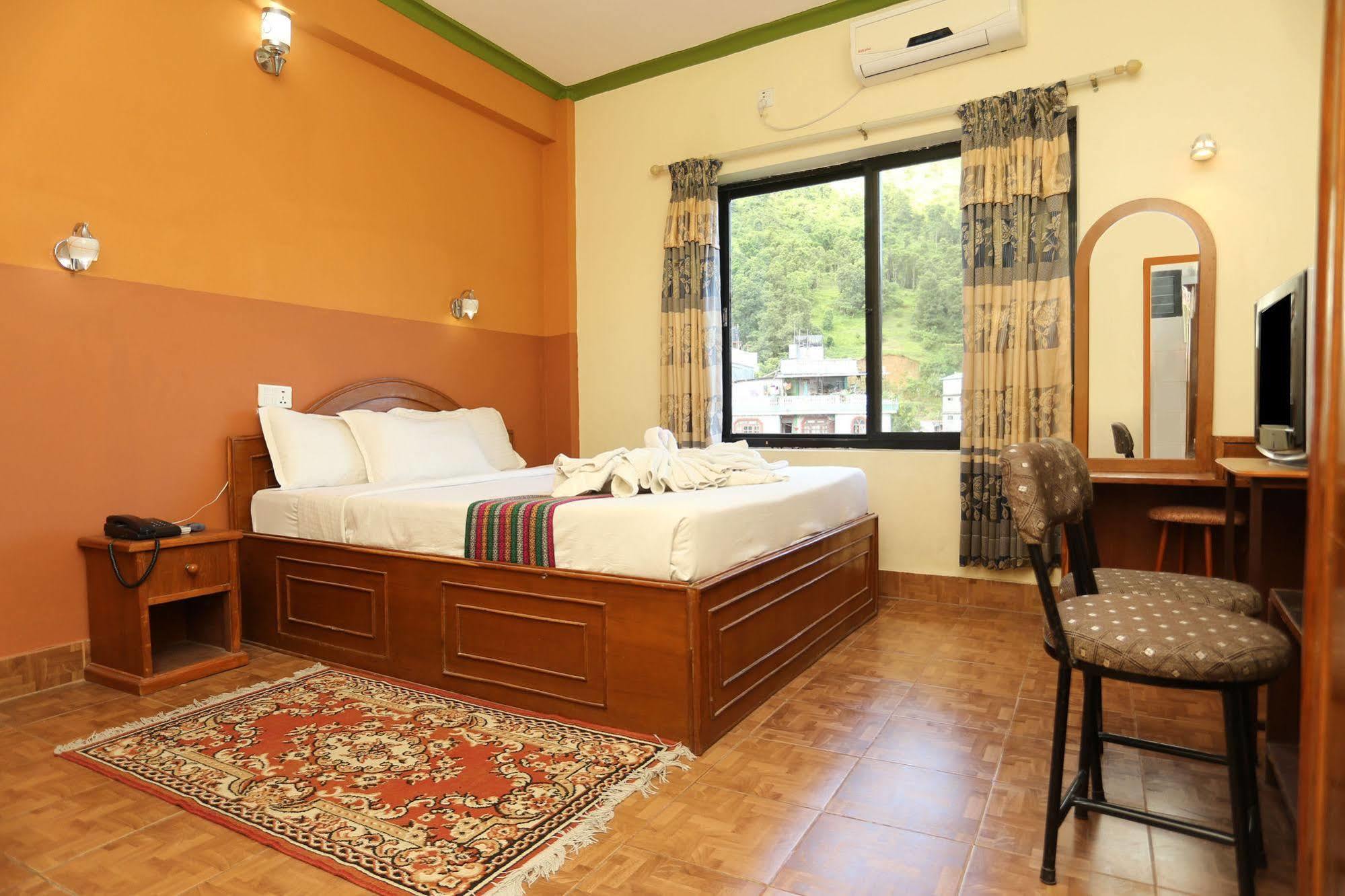 Golden Gate Hotel Pokhara Ngoại thất bức ảnh