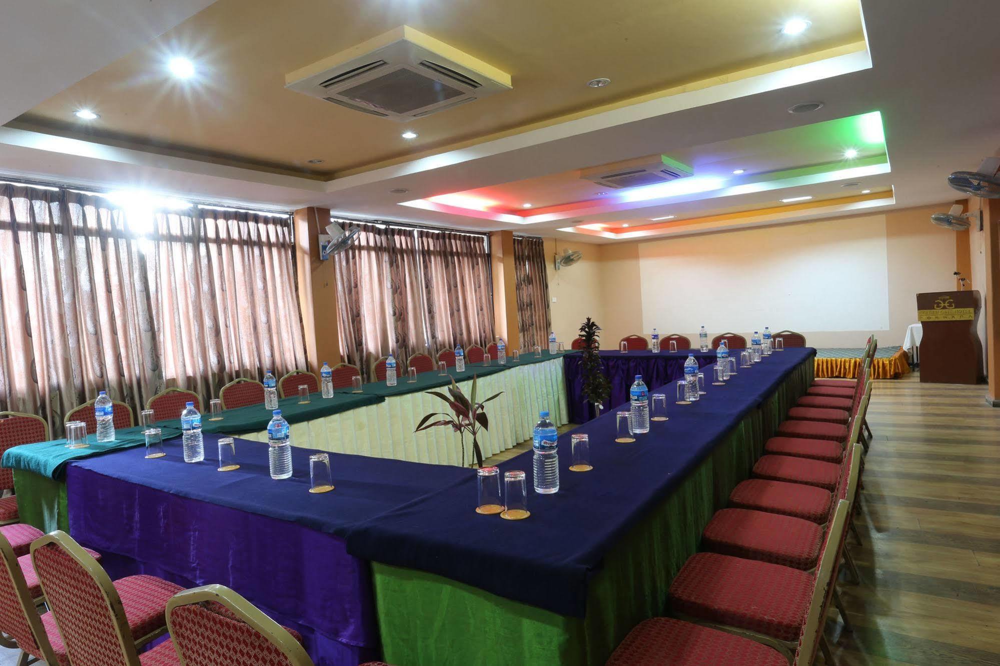 Golden Gate Hotel Pokhara Ngoại thất bức ảnh