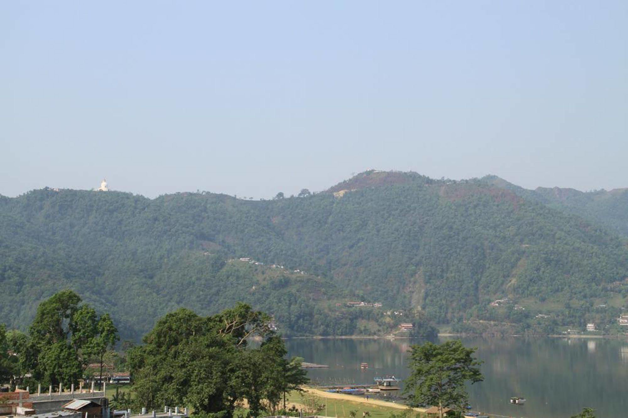 Golden Gate Hotel Pokhara Ngoại thất bức ảnh