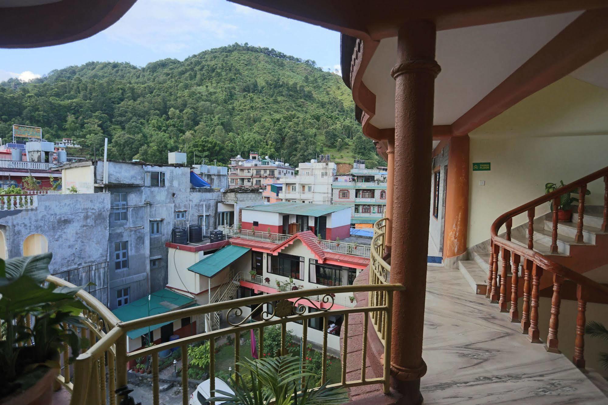 Golden Gate Hotel Pokhara Ngoại thất bức ảnh