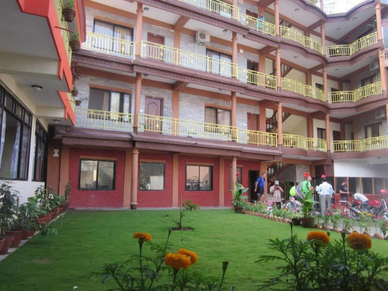 Golden Gate Hotel Pokhara Ngoại thất bức ảnh