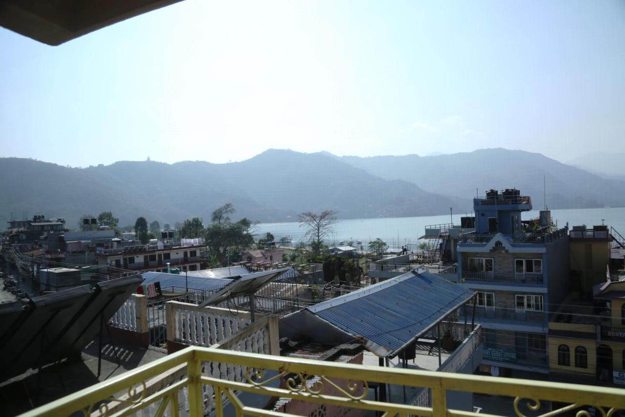Golden Gate Hotel Pokhara Ngoại thất bức ảnh