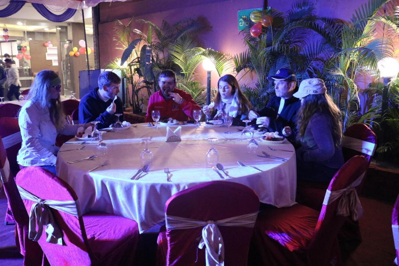 Golden Gate Hotel Pokhara Ngoại thất bức ảnh
