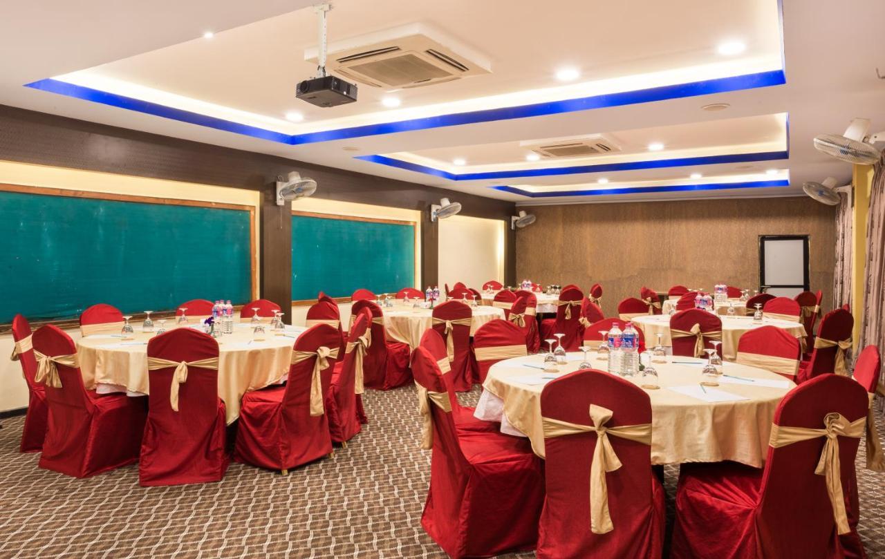 Golden Gate Hotel Pokhara Ngoại thất bức ảnh