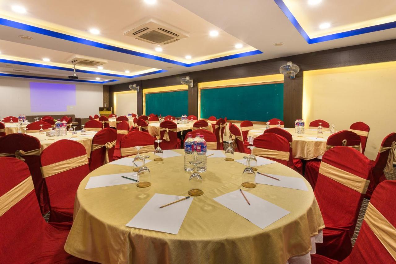 Golden Gate Hotel Pokhara Ngoại thất bức ảnh