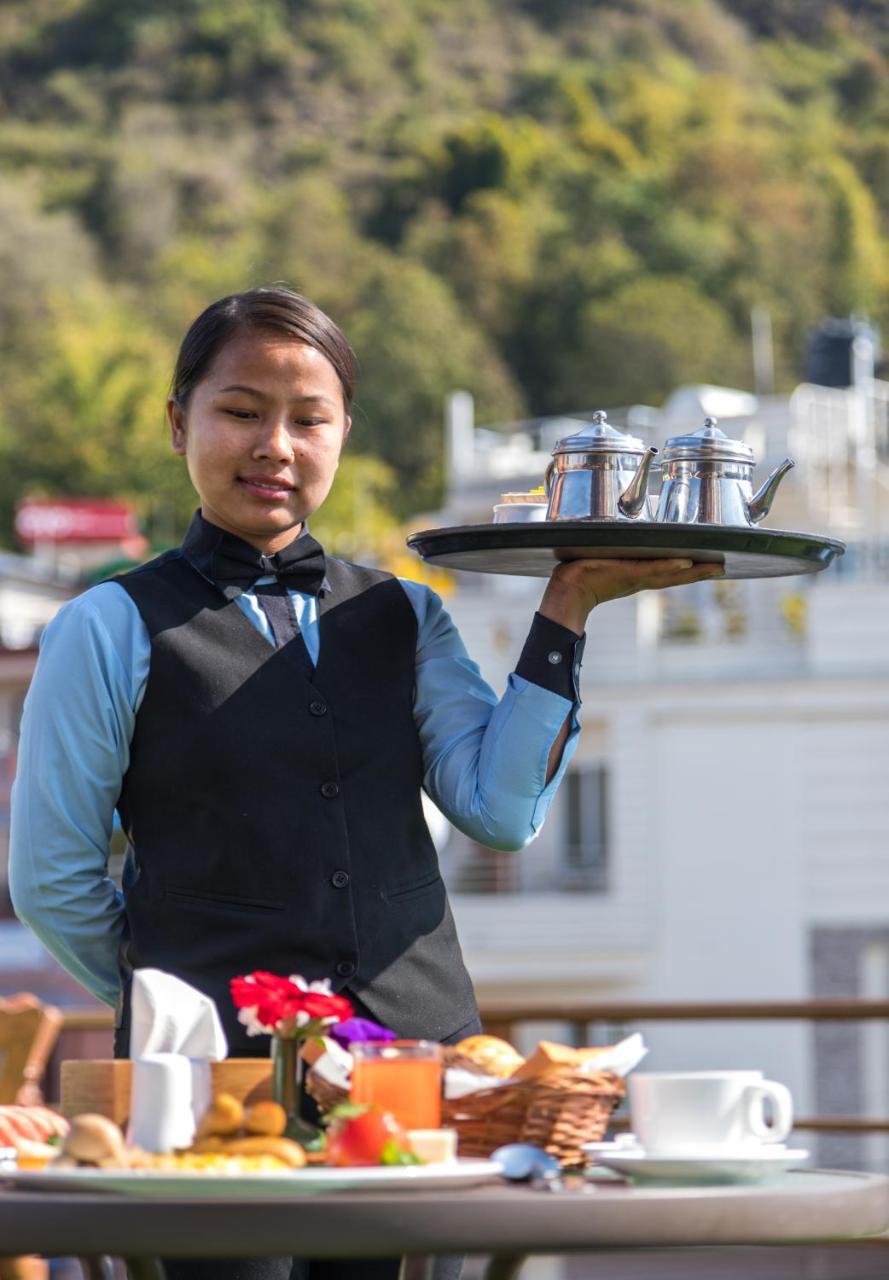 Golden Gate Hotel Pokhara Ngoại thất bức ảnh
