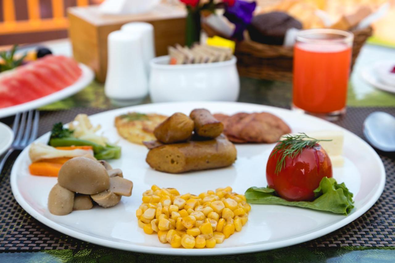 Golden Gate Hotel Pokhara Ngoại thất bức ảnh