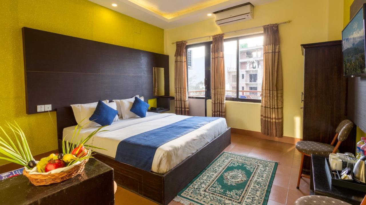 Golden Gate Hotel Pokhara Ngoại thất bức ảnh