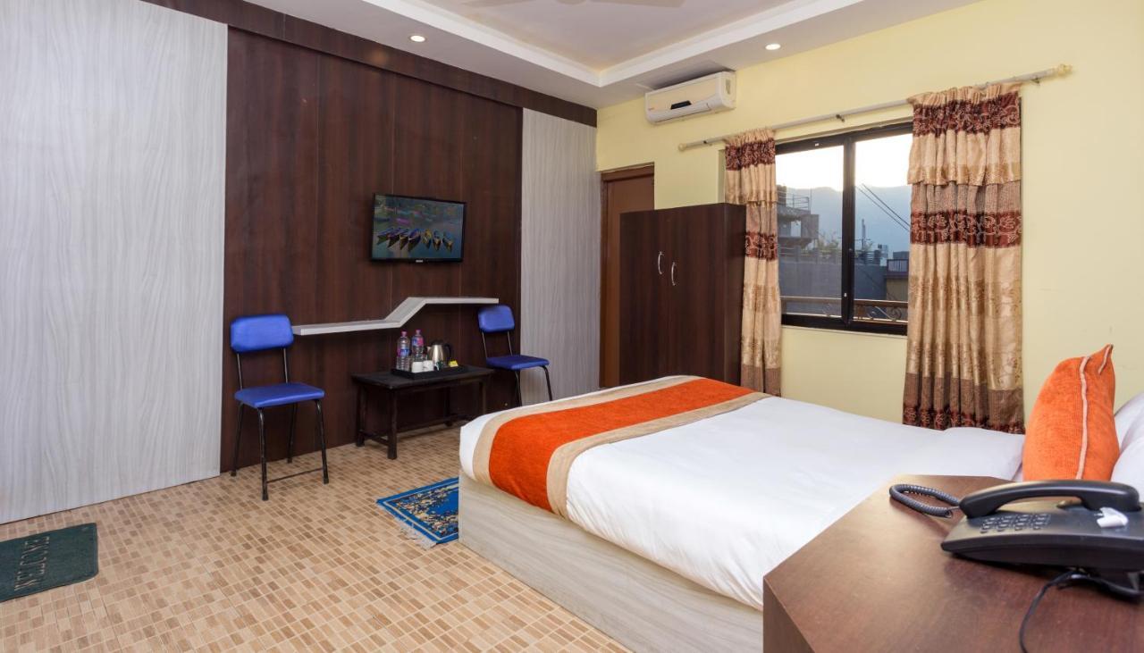 Golden Gate Hotel Pokhara Ngoại thất bức ảnh