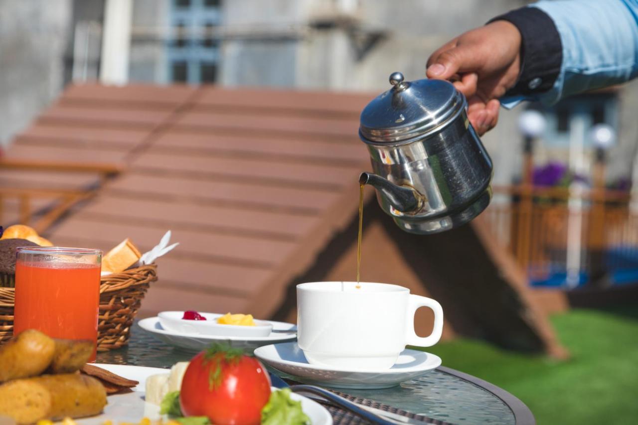 Golden Gate Hotel Pokhara Ngoại thất bức ảnh