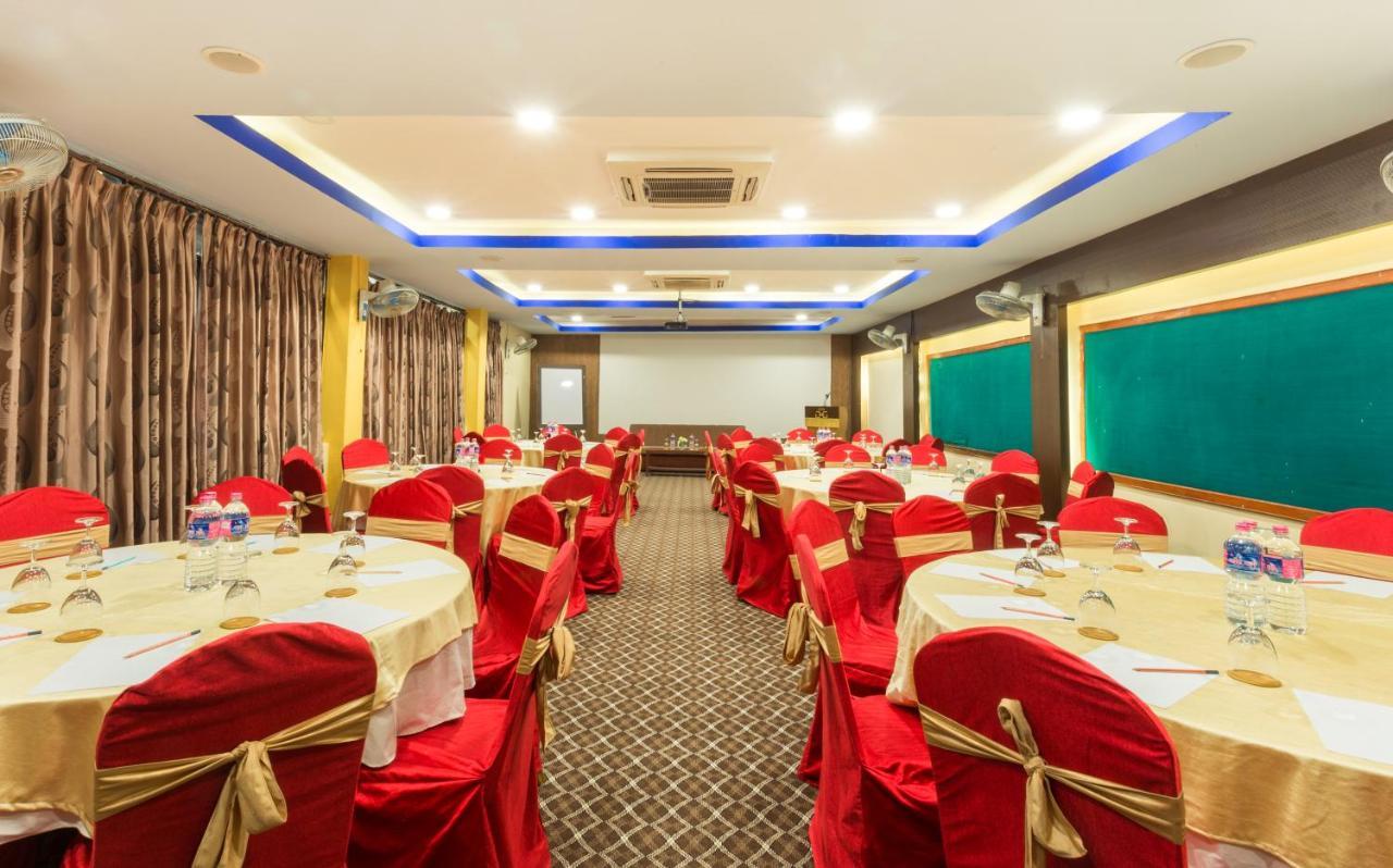 Golden Gate Hotel Pokhara Ngoại thất bức ảnh