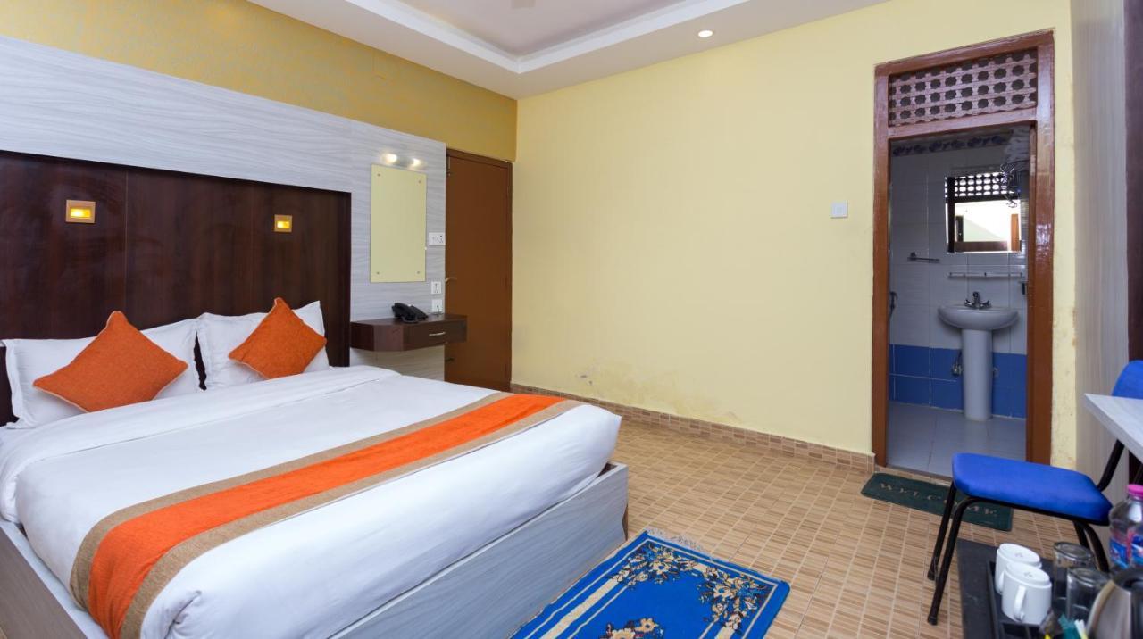 Golden Gate Hotel Pokhara Ngoại thất bức ảnh