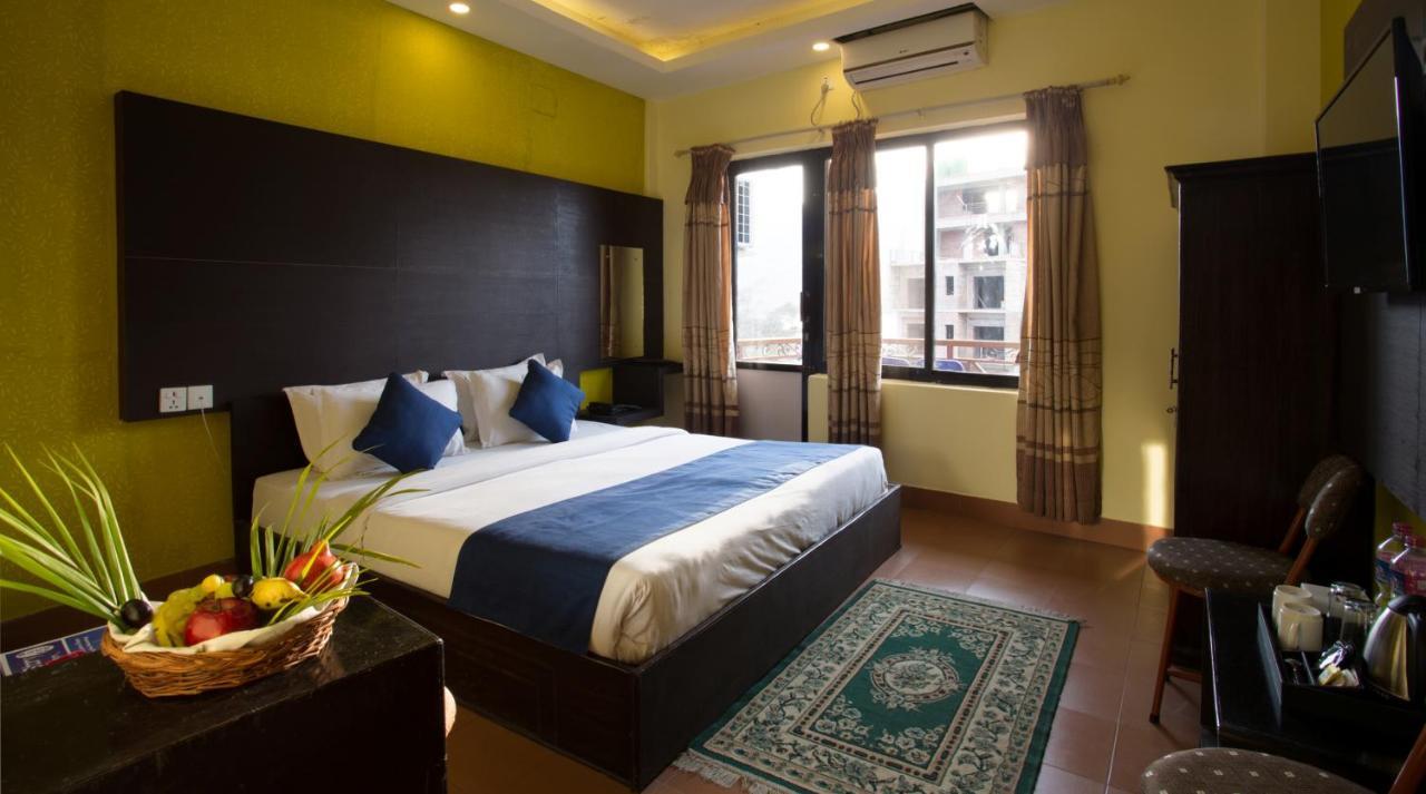 Golden Gate Hotel Pokhara Ngoại thất bức ảnh