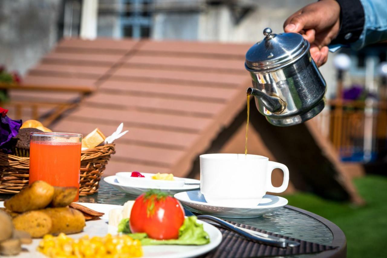 Golden Gate Hotel Pokhara Ngoại thất bức ảnh